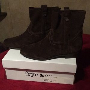 NWT Frye brown suede boots 👢